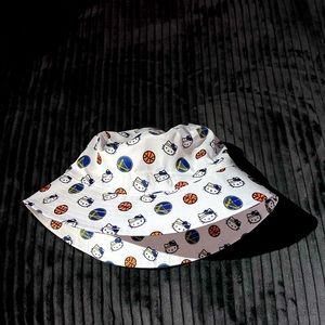 NWT very rare Hello Kitty Golden State Warriors Bucket Hat..
